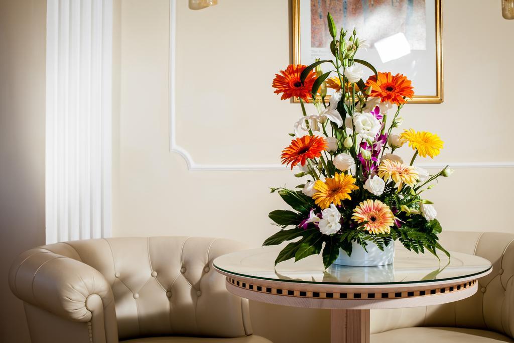 Hotel Gambrinus تّشيرفييا المظهر الخارجي الصورة
