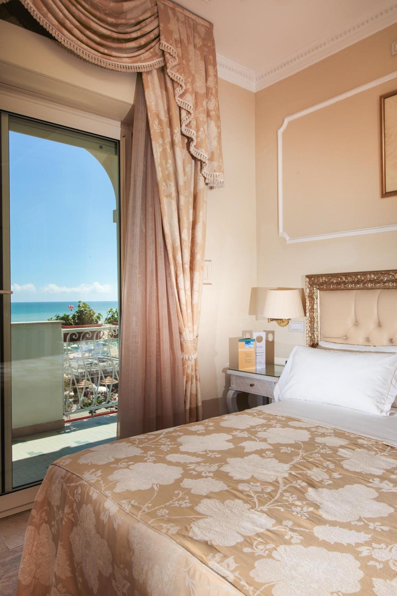 Hotel Gambrinus تّشيرفييا المظهر الخارجي الصورة