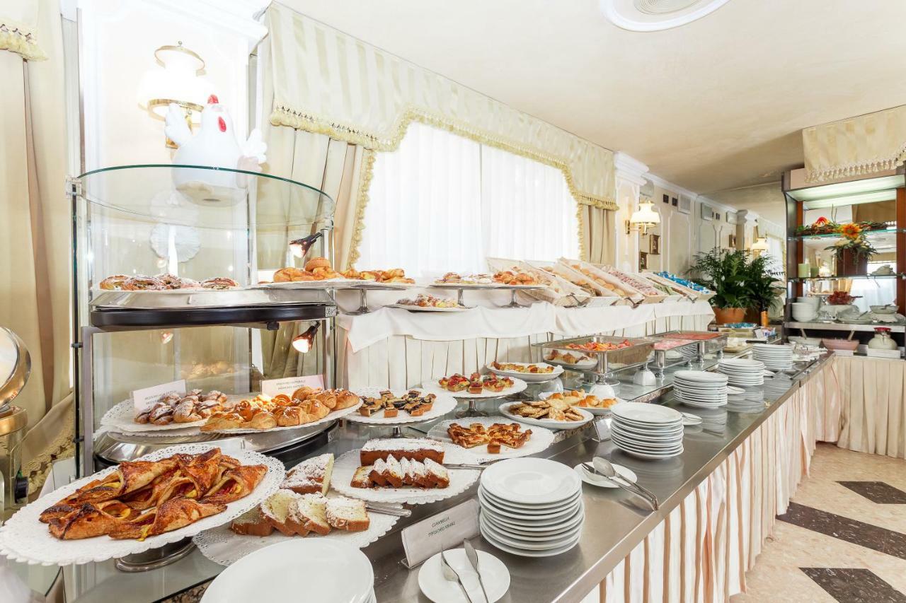 Hotel Gambrinus تّشيرفييا المظهر الخارجي الصورة